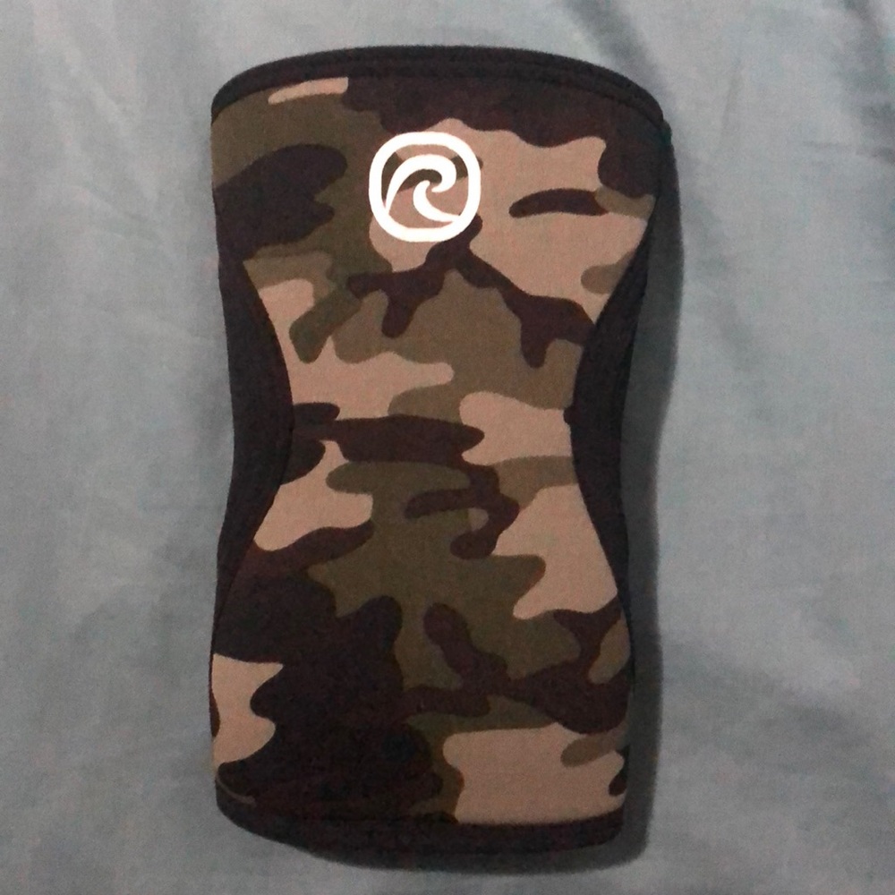 Rehband Knee sleeve in Camo - Small (1)